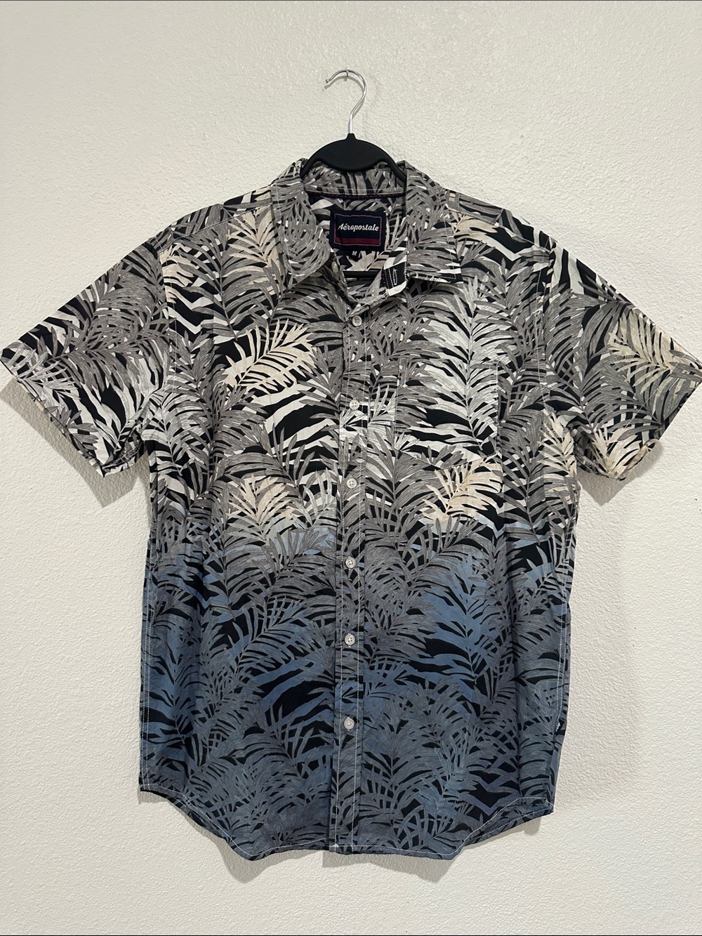 New! Aeropostale Tropical Short Sleeve Button-Up Shirt, size Medium